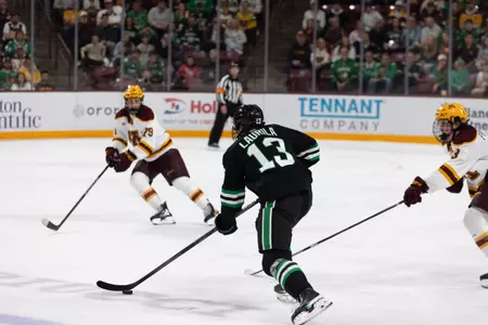 No. 3 North Dakota falls, 5-3, at Minnesota in series finale